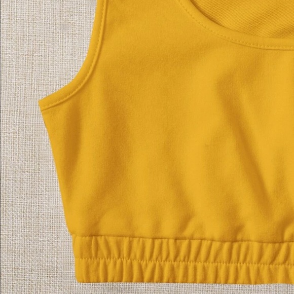 SHEIN NWOT scoop neck crop top - size Medium - Picture 2 of 3